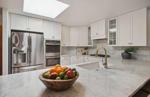 Paradise Gardens House | Tranquil Retreat with Heated Pool and Ocean Views
