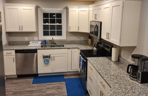 Allen House | Tranquil Retreat Minutes from the Beach and Family-Friendly