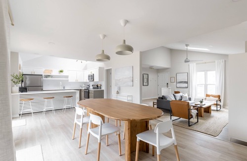 North Chesterfield House | Beautiful Home with Kitchen & Breakfast - Rated 10/10