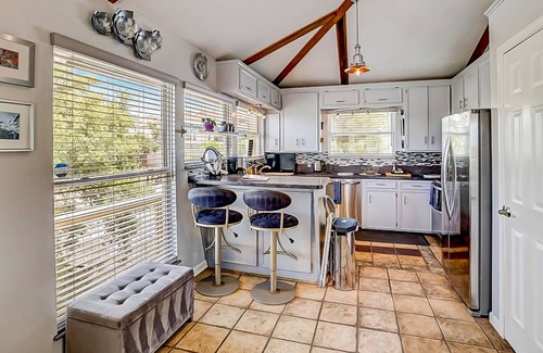 Lakehurst House | Serene home with hot tub, Lake Travis views, wildlife - close to Downtown Austin
