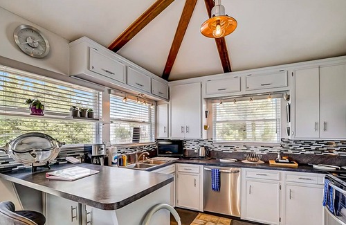 Lakehurst House | Serene home with hot tub, Lake Travis views, wildlife - close to Downtown Austin