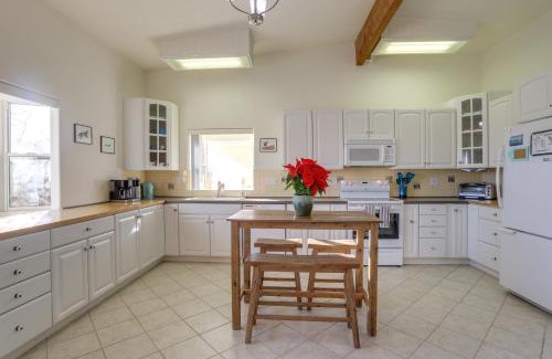 Twentynine Palms House | Relaxing Retreat with Yard - 8 Mi from Joshua Tree!