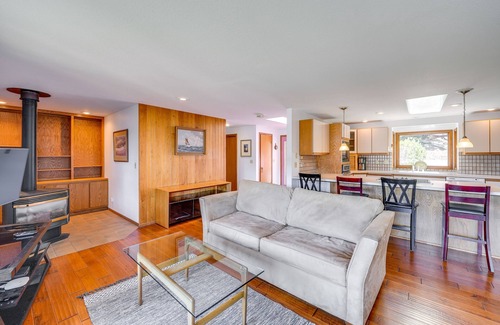 La Conner House | Peaceful La Conner Retreat with Fireplace and Deck Access