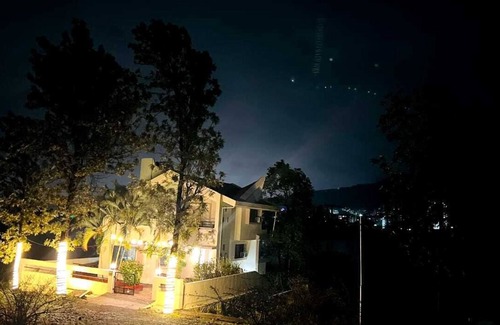 Talegaon Dabhade Hotel | Relaxing Retreat at Serene Lake Castle with Breakfast Included