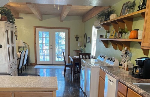 Granite Shoals House | Serene Lake Retreat: 2 Bedroom Lakehouse with Loft and Picturesque Porches
