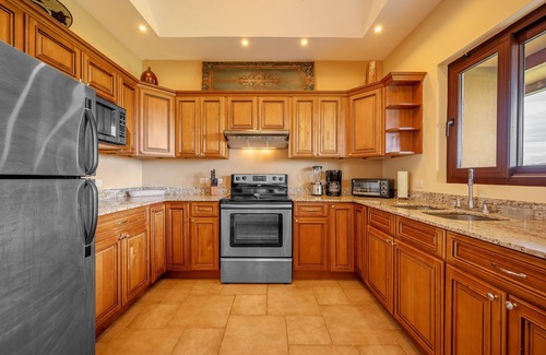 Tronadora House | Serene Lake View Duplex with a Hot tub, WIFI, & Dog Friendly