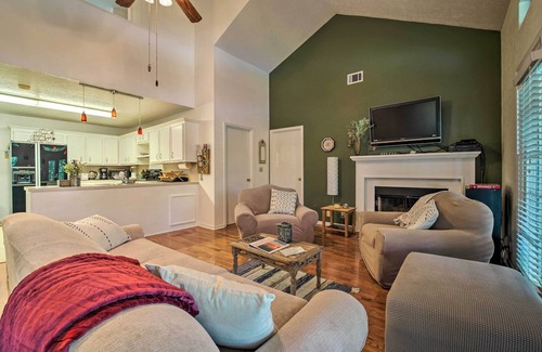 Hillister House | Tranquil Lakefront Retreat: Swim, Fish & Enjoy Views!