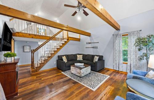 Se Ree House | Serene Lakefront Getaway for the Whole Family