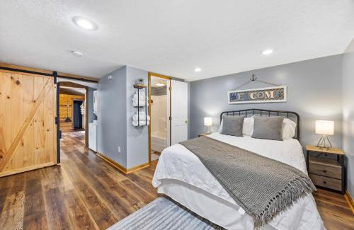 Se Ree House | Serene Lakefront Getaway for the Whole Family