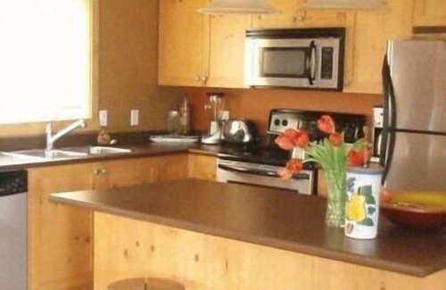 Douglas Lake House | Idyllic Lakeside Retreat at Peter Hope Lake - Guest Rated 9.8