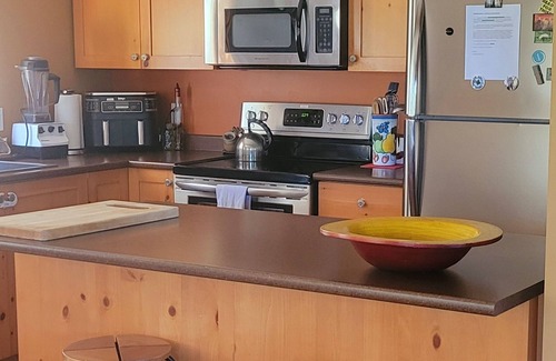 Douglas Lake House | Idyllic Lakeside Retreat at Peter Hope Lake - Guest Rated 9.8