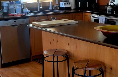 Douglas Lake House | Idyllic Lakeside Retreat at Peter Hope Lake - Guest Rated 9.8