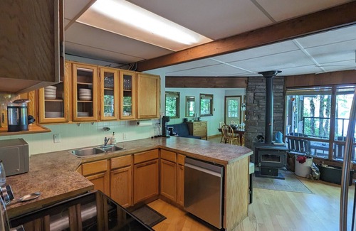Marmora and Lake Cottage | Inviting Lakeside Cottage with Scenic Views and Kitchen