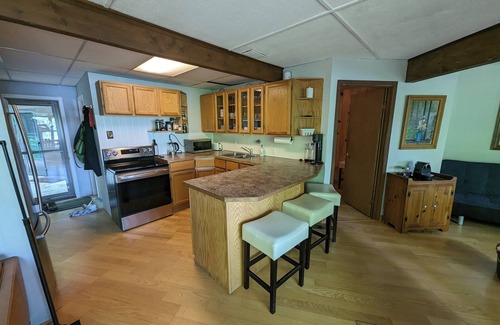 Marmora and Lake Cottage | Inviting Lakeside Cottage with Scenic Views and Kitchen