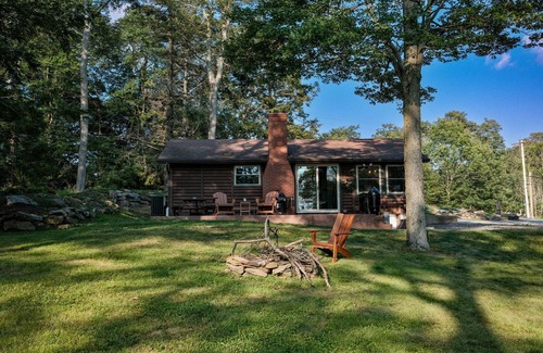 Indian Lake Cabin | Serene Lakeview Cabin Retreat w/Dock, Kayak & SUP at Indian Lake