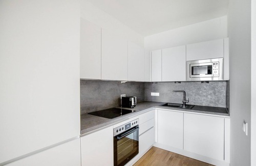 Erdberg Apartment | Inviting Landstraße 1BR with Gym & Pool near Restaurants