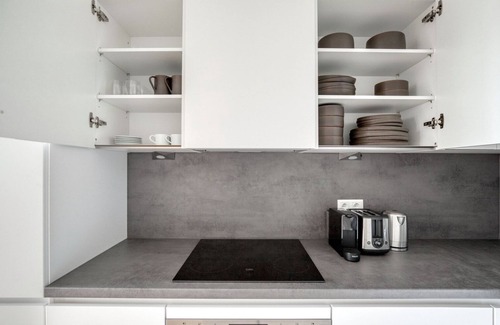 Erdberg Apartment | Inviting Landstraße 1BR with Gym & Pool near Restaurants