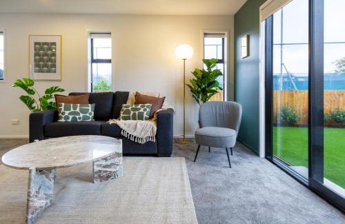 Christchurch Apartment | Family-Friendly 2-Bedroom Retreat with Convenient Carpark