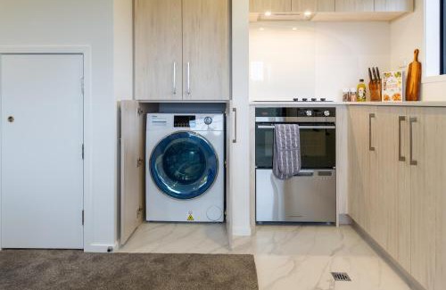 Christchurch Apartment | Family-Friendly 2-Bedroom Retreat with Convenient Carpark