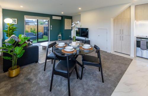Christchurch Apartment | Family-Friendly 2-Bedroom Retreat with Convenient Carpark