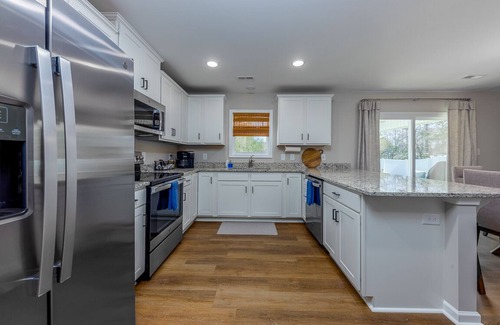 James City House | Idyllic Getaway in New Bern - Pet and Child-Friendly Retreat