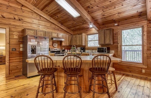 Townsend Cabin | Serene 4BR Oasis with Game Room, Hot Tub & Pool Table