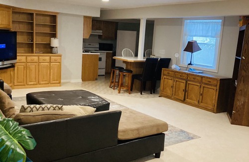 State College House | Elegant Mansion Near Penn State with Spa & Hot Tub Access