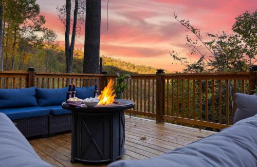 Sevierville Ski Chalet | Tranquil Mountain Escape at Ghosal Luxury Lodging