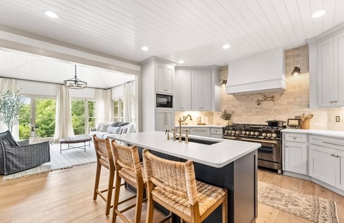 Cleveland House | Tranquil Mountain Escape with Private Pool and Spa Amenities