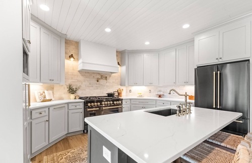 Cleveland House | Tranquil Mountain Escape with Private Pool and Spa Amenities
