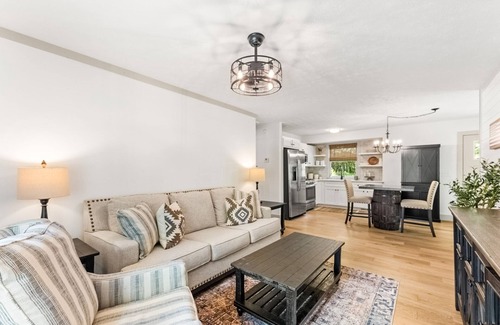 Cleveland House | Tranquil Mountain Escape with Private Pool and Spa Amenities