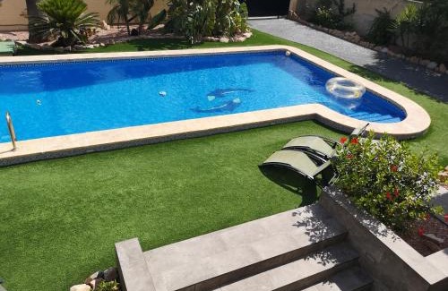 Los Valientes Villa | Relaxing Mountain Retreat with Private Pool and Garden