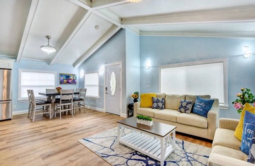 North Trail House | Idyllic Oasis Beach Escape with Family-Friendly Amenities