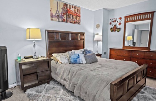 Radnor - Fort Myer Heights Condo | Tranquil Condo Retreat with Spa & Hot Tub in Arlington, VA