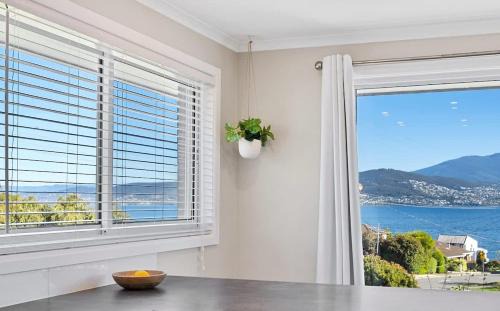Tranmere House | Serene Oceana - Savoring the gentle Tassie breeze