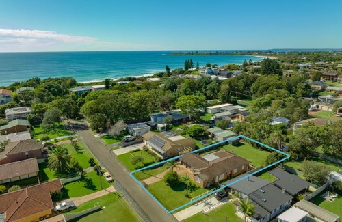 Culburra Beach House | Relaxing Pet-Friendly Retreat with Pool Access