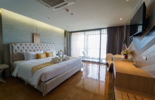 Ban Chang Hotel | Relaxing Serene Phla Resort with Pool and Restaurant