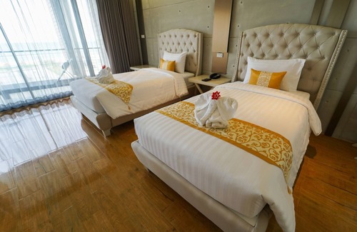 Ban Chang Hotel | Relaxing Serene Phla Resort with Pool and Restaurant