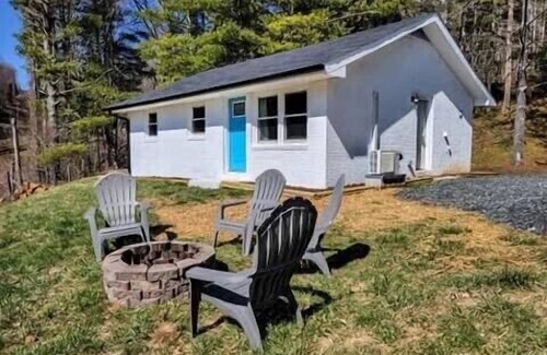 West Jefferson House | Tranquil Pine Tree Meadows Cottage with Scenic Views