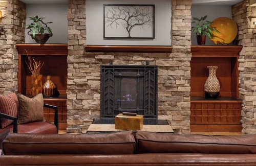 Pleasanton Hotel | Serene Pleasanton Retreat Close to Wine Country | 2 Spacious Rooms, Free Parking
