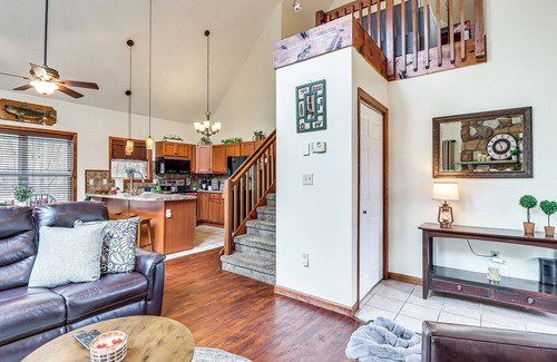 Albrightsville Cabin | Relaxing Poconos Cabin with Beach & Lake Access Awaits!