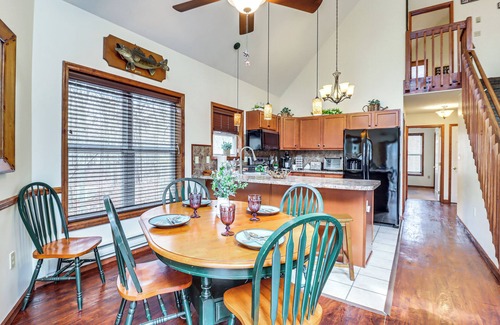 Albrightsville Cabin | Relaxing Poconos Cabin with Beach & Lake Access Awaits!