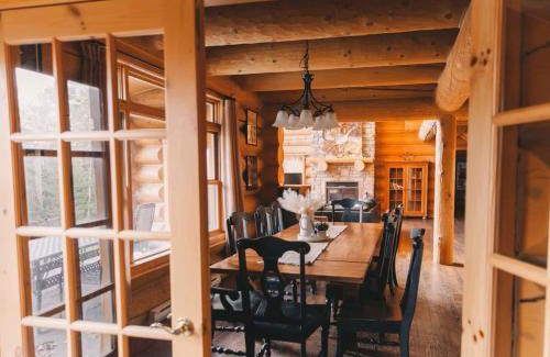 Fiddler Lake Resort Ski Chalet | Premier Executive Plus 52: Cozy Log Home with Hot Tub