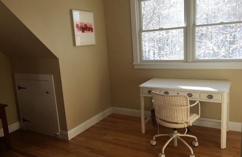 Sherwood Forest House | Idyllic Waterfront House: Guest Rated 9.8, Pet Friendly Retreat