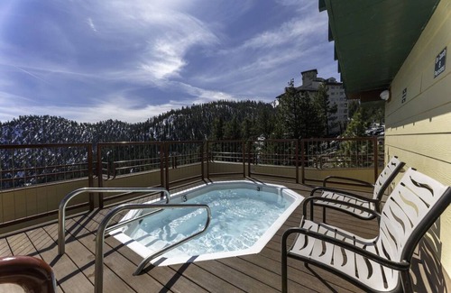 Tahoe Village Apartment | Serene Resort w/15 Hot Tubs Near Heavenly Mountain – Soak in Mountain Views