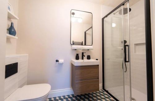 Dingle House | Tranquil Family-Friendly Stay at Serene Retreat Dingle