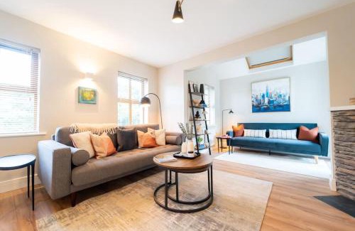 Dingle House | Tranquil Family-Friendly Stay at Serene Retreat Dingle