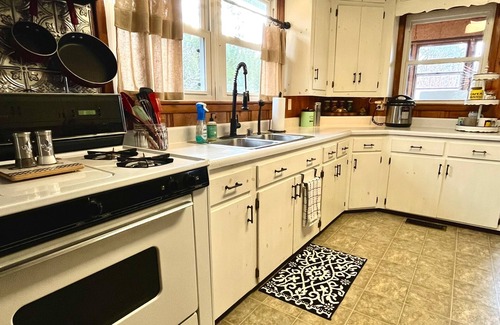 Millerville House | Tranquil Getaway by Cheaha State Park with Pet-Friendly Perks