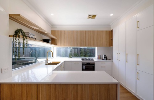 Adelaide House | Serene Retreat on the City Fringe, close to stunning wineries