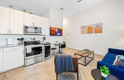 Fort Worth Apartment | Serene Retreat Pool 2 Min to TCU